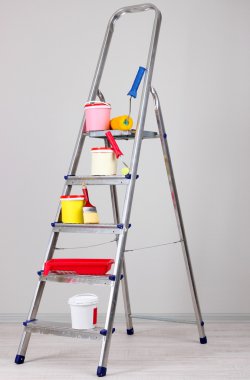 Metal merdiven ve Oda boya