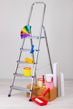 Metal merdiven ve Oda boya