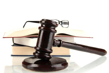 tahta tokmak ve üzerinde beyaz izole kitap