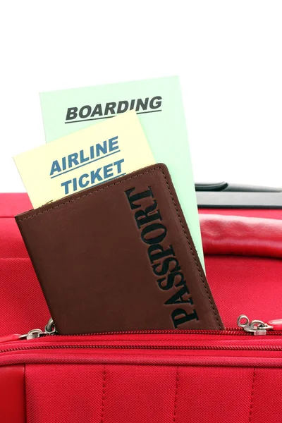 Reisepass und Ticket im Koffer in Nahaufnahme — Stockfoto