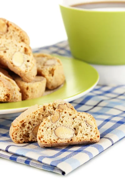 Galletas aromáticas cantuccini y taza de café aislado en blanco —  Fotos de Stock