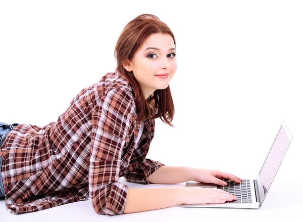 Mulher bonita com laptop isolado no branco — Fotografia de Stock