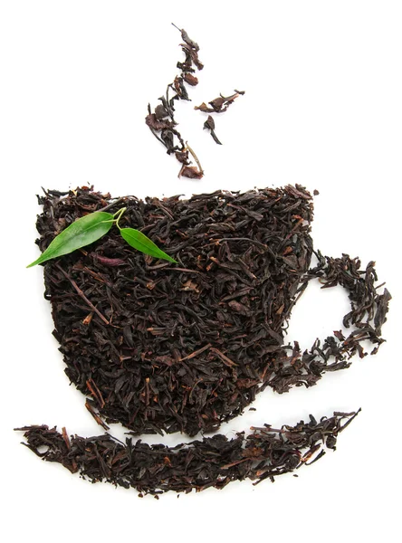 Té negro seco con hojas verdes, aislado sobre blanco — Foto de Stock