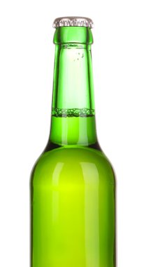 Beyaz üzerine izole edilmiş bira şişesi