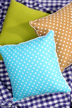 üç farklı yastıklar üzerinde kareli