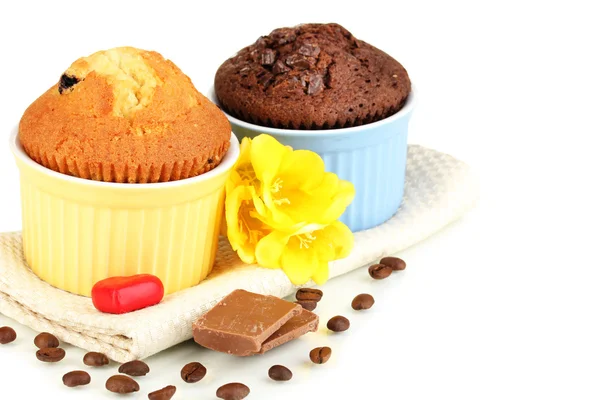 Cupcakes için pişirme üzerinde beyaz izole kase — Stok fotoğraf