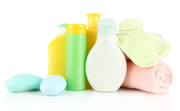 Cosmetici per bambini, asciugamani e sapone, isolati su bianco — Foto Stock