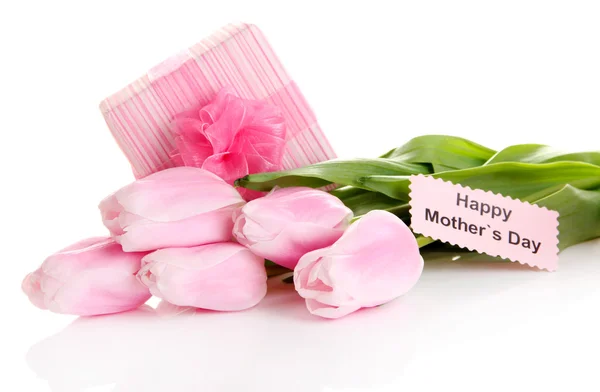 Hermoso ramo de tulipanes rosados y regalo para el Día de la Madre, aislado en blanco — Foto de Stock