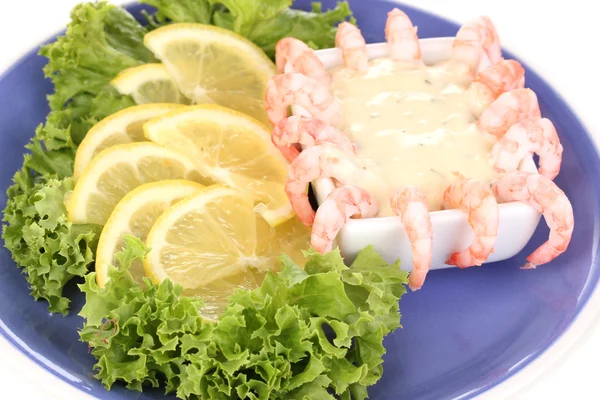 Delicious marinated shrimp with sauce served on plate close-up — Stock Photo, Image
