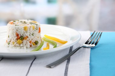 kafede masada sebzeler lezzetli risotto