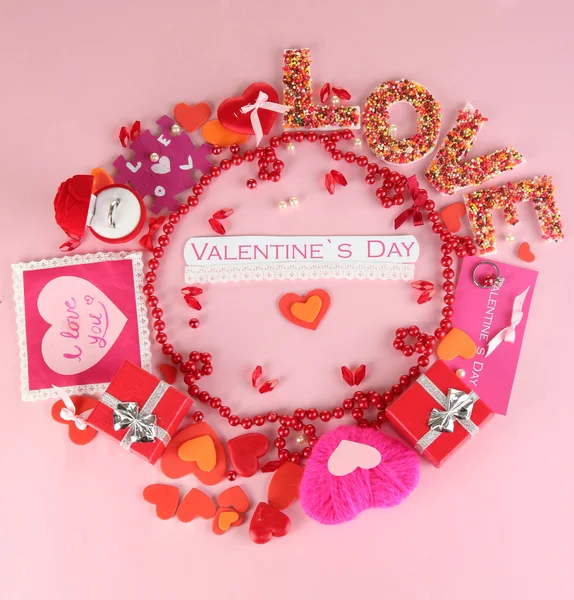 Circular composition Valentine's Day on pink background — Stock Photo, Image