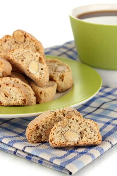 Galletas aromáticas cantuccini y taza de café aislado en blanco —  Fotos de Stock