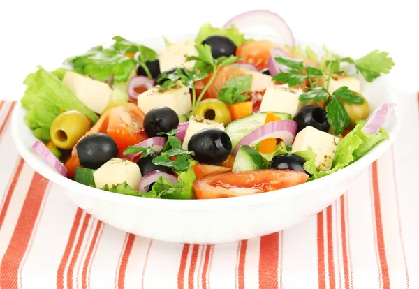 Salada grega em chapa de perto — Fotografia de Stock