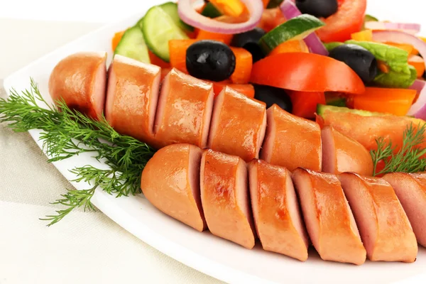 Grilled sausage with fresh salad close up — Stock Photo, Image