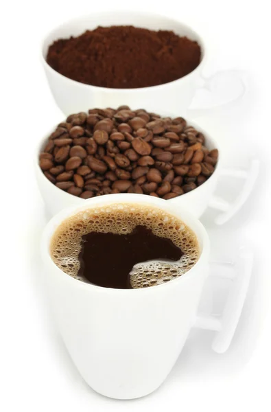 不同类型的白色上孤立的三杯咖啡 — 图库照片