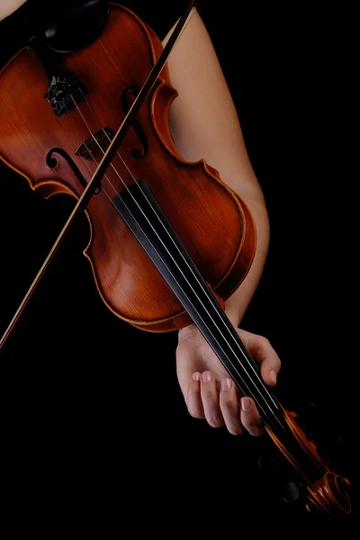 Músico tocando el violín sobre fondo negro —  Fotos de Stock