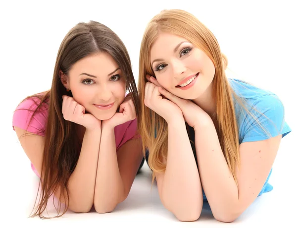 两个女孩朋友微笑孤立上白 — 图库照片