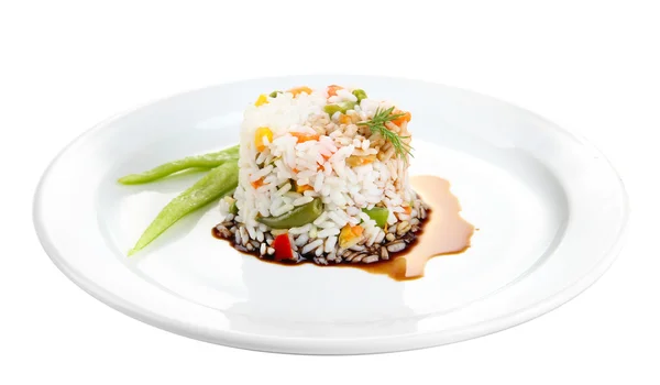 Läcker risotto med grönsaker, isolerad på vit — Stockfoto