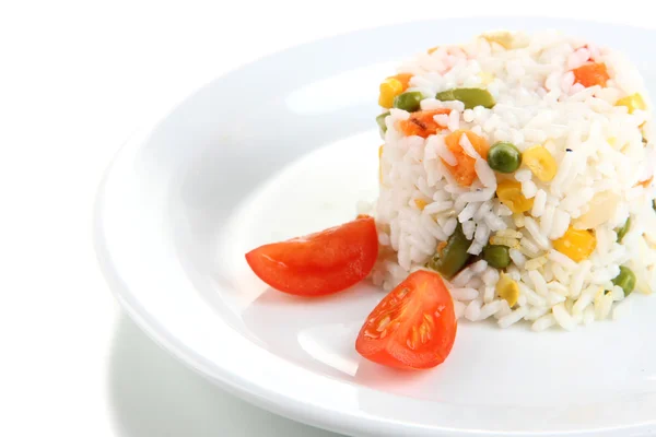 Risoto delicioso com legumes, isolado em branco — Fotografia de Stock