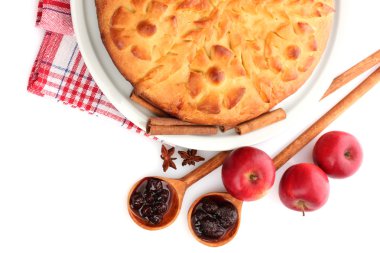 lezzetli ev yapımı pasta, elma ve reçel, üzerinde beyaz izole