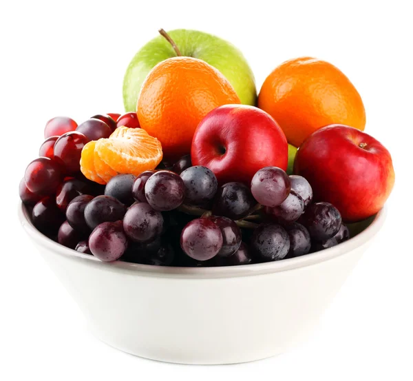 Tigela com frutas, isolado em branco — Fotografia de Stock
