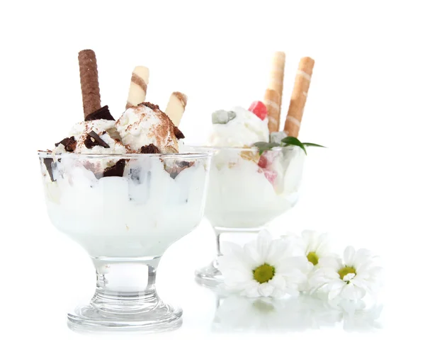 Ice cream elszigetelt fehér ostya botokkal — Stock Fotó