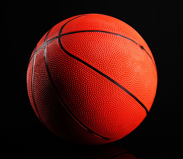 баскетбол на черном фоне