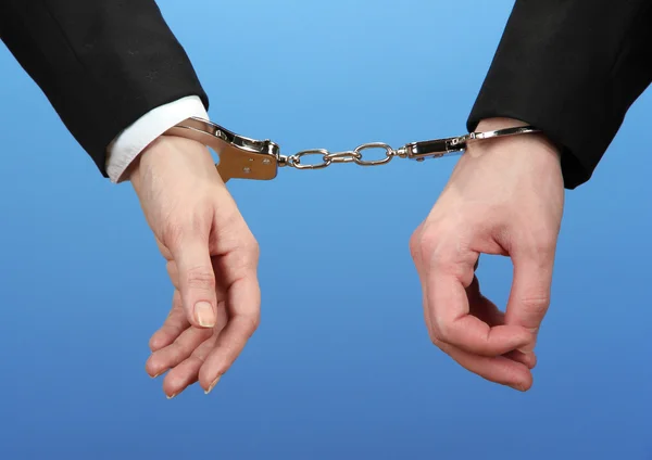 Man and woman hands and breaking handcuffs on color background — Stock Photo, Image