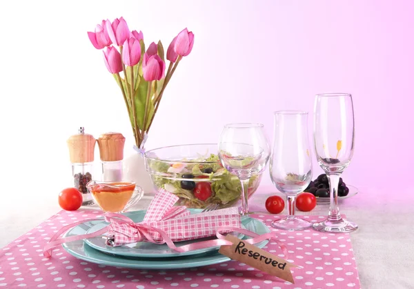 Table setting on pink background — Stock Photo, Image