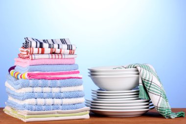 üzerinde mavi arka plan yakın çekim yemekleri ile mutfak havlular