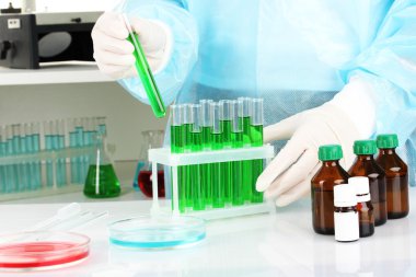 bilim adamı iletken araştırma laboratuvarında yakın çekim