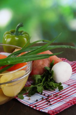 kompozisyon parlak zemin üzerinde sebze