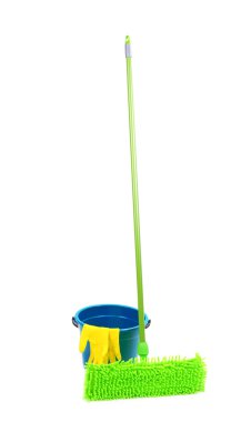 paspas, üzerinde beyaz izole, plastik kova ve lastik eldiven