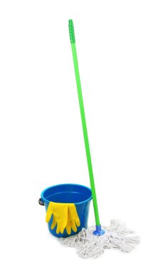 paspas, üzerinde beyaz izole, plastik kova ve lastik eldiven