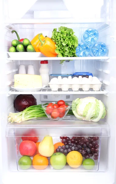 Lednice plná potravin — Stock fotografie