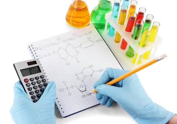 Hand wetenschapper schrijven van formules geïsoleerd op wit — Stockfoto