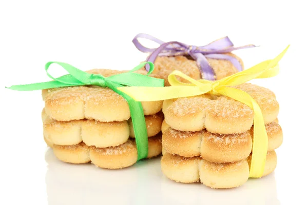 Sladké sušenky s barevnými stuhami, izolované na bílém — Stock fotografie