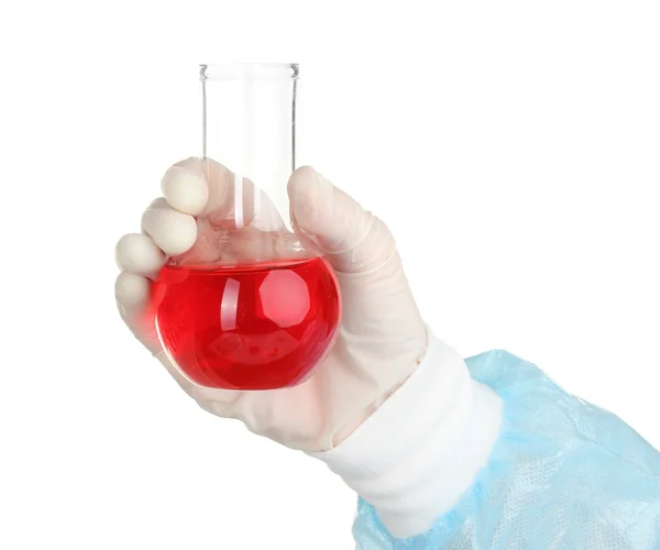 Tubo de vidrio con fluido en la mano del científico durante la prueba médica aislado en blanco —  Fotos de Stock