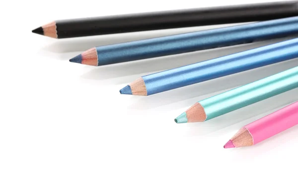 Lápis cosméticos, isolados sobre branco — Fotografia de Stock