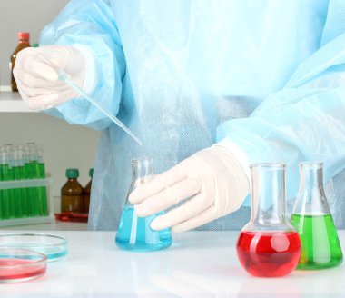 bilim adamı iletken araştırma laboratuvarında yakın çekim