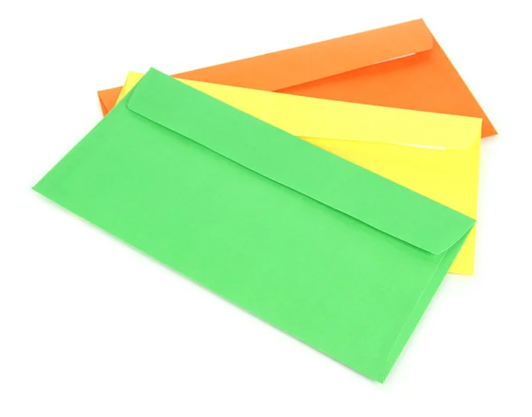 Красочные конверты, изолированные на белом — стоковое фото