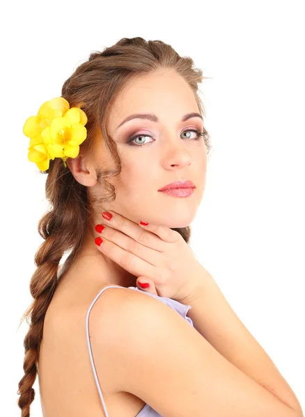 Mujer joven con hermoso peinado y flores, aislado en blanco —  Fotos de Stock