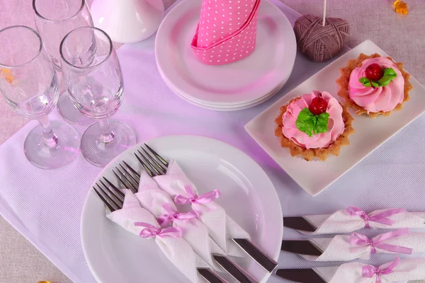 Table setting on tablecloth — Stock Photo, Image