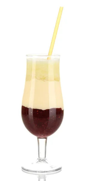 Вкусный фруктовый коктейль, изолированный на белом — стоковое фото