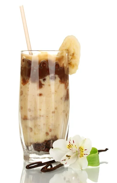 Delicioso smoothie de frutas isolado em branco — Fotografia de Stock