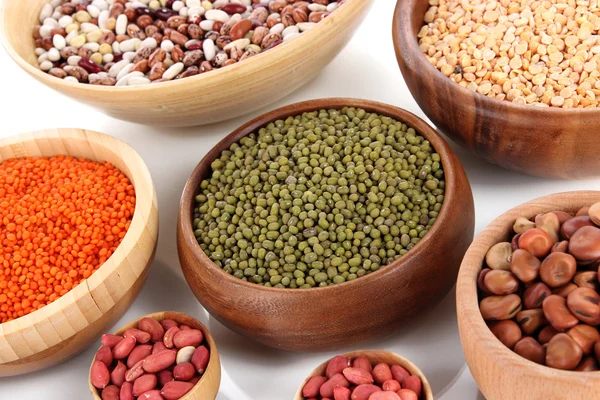 Different kinds of beans in bowls close-up — Stock Photo, Image