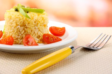 kafede masada sebzeler lezzetli risotto