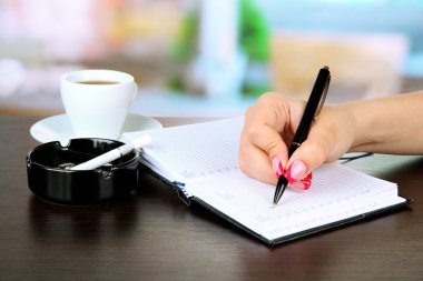defter, parlak zemin üzerine imza el