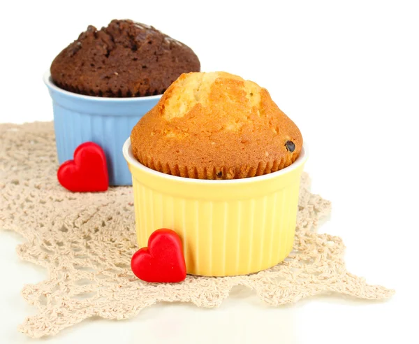 Cupcakes in bowls for baking isolated on white — Stock Photo, Image