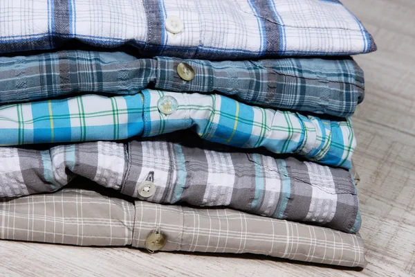 Shirts netjes gevouwen close-up — Stockfoto